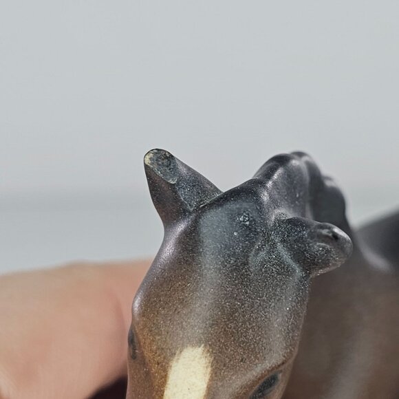 Beswick England Foal Figurine Lying Down Bay Matte *Chipped Ear* - Picture 3 of 9